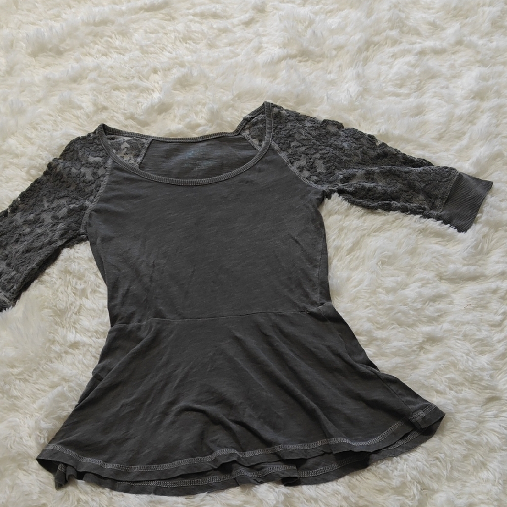 3for20🤍 Arizona Jean Company Charcoal Lace Sleeve Top